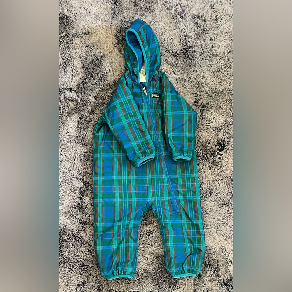 Patagonia reversible 18month zip onesie snowsuit. Excellent condition.